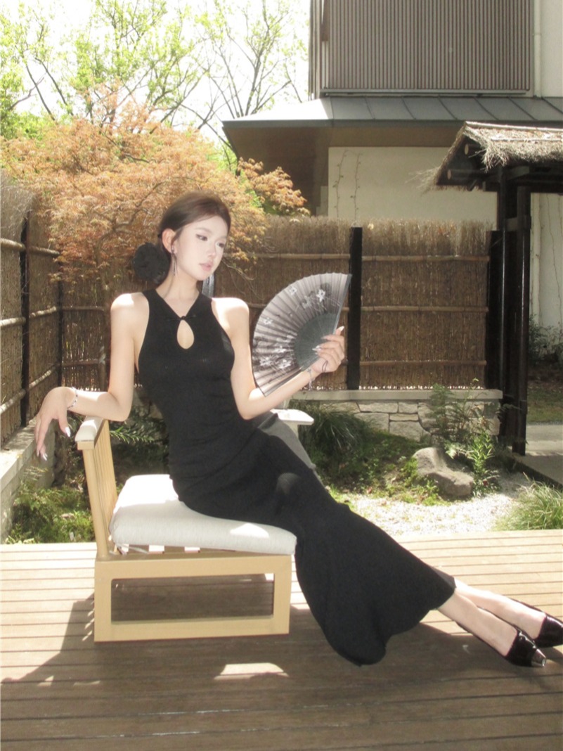 Retro High-End Sleeveless Slimming Knit Midi Dress - Image 4