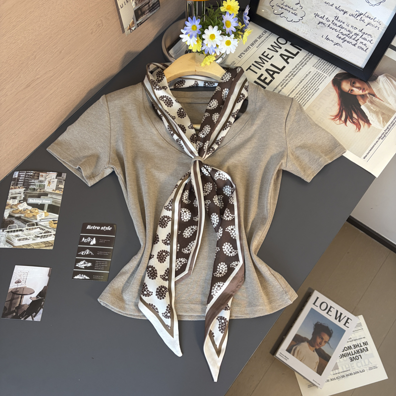 2026 Autumn Korean Style Solid Crew Neck Short Sleeve T-Shirt with Scarf Tie and Padded Shoulders for Women - Style 60ee2d - Image 3