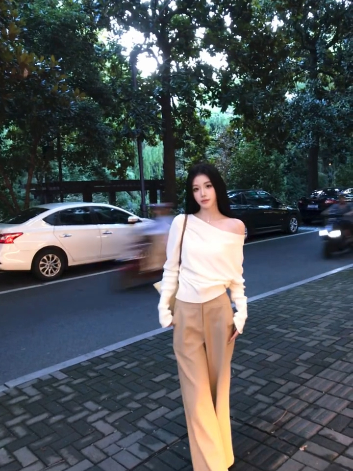 Women's Off-Shoulder Lazy Style Knit Sweater Korean Loose Slant Shoulder Top - Image 3